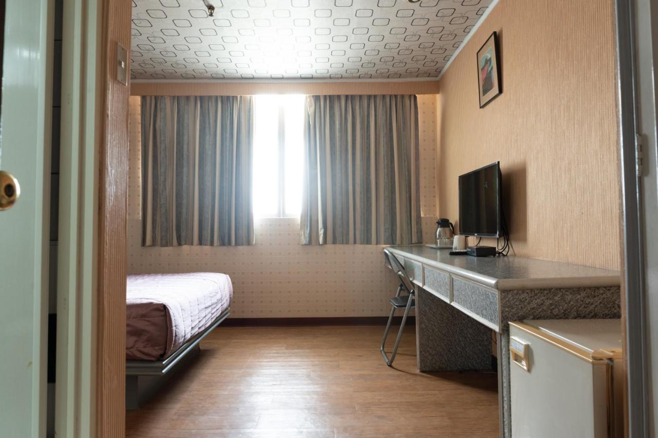 Tong Hsin Hotel Pingtung Zewnętrze zdjęcie