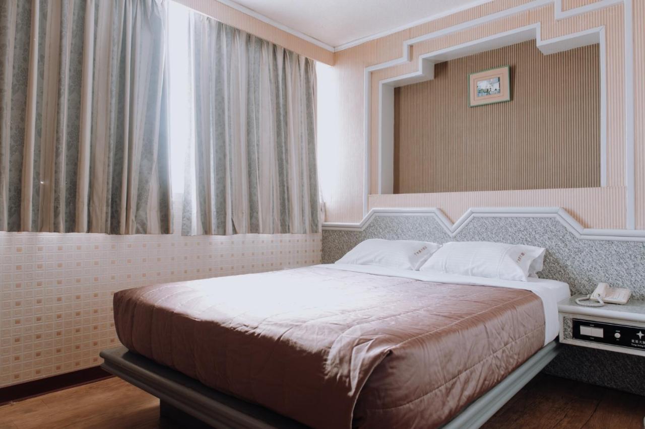 Tong Hsin Hotel Pingtung Zewnętrze zdjęcie