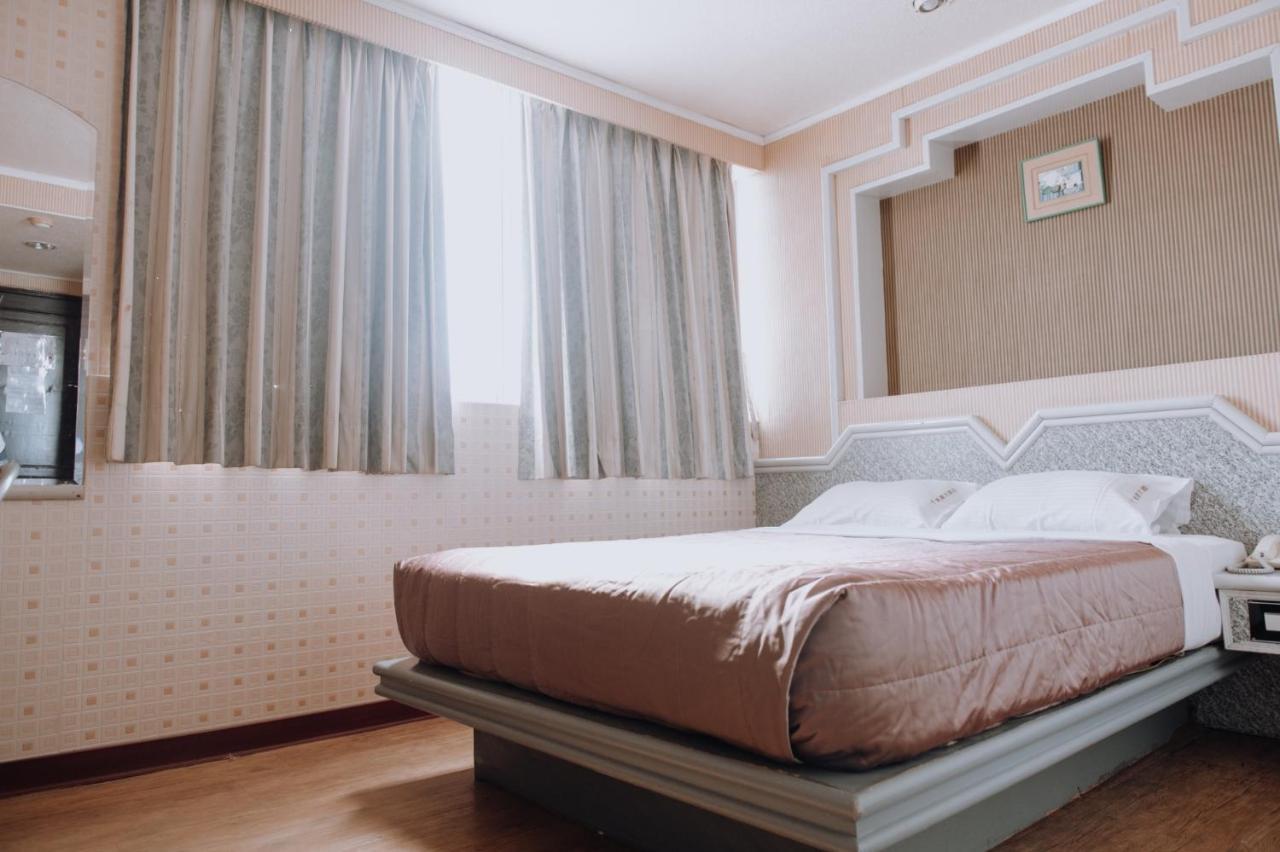 Tong Hsin Hotel Pingtung Zewnętrze zdjęcie