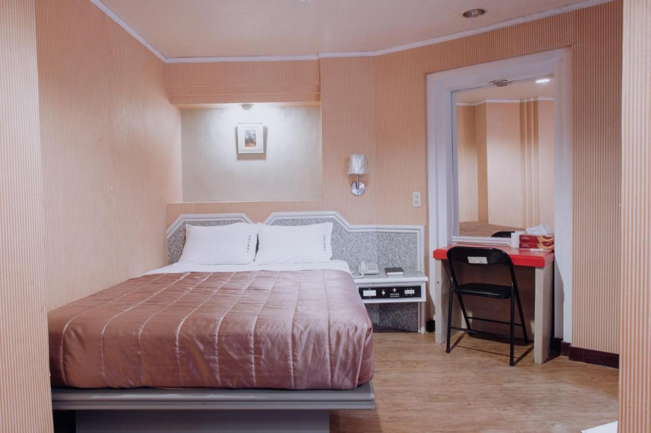 Tong Hsin Hotel Pingtung Zewnętrze zdjęcie