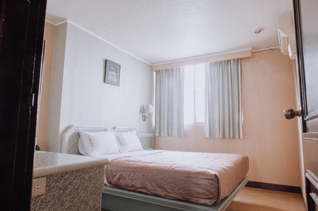 Tong Hsin Hotel Pingtung Zewnętrze zdjęcie
