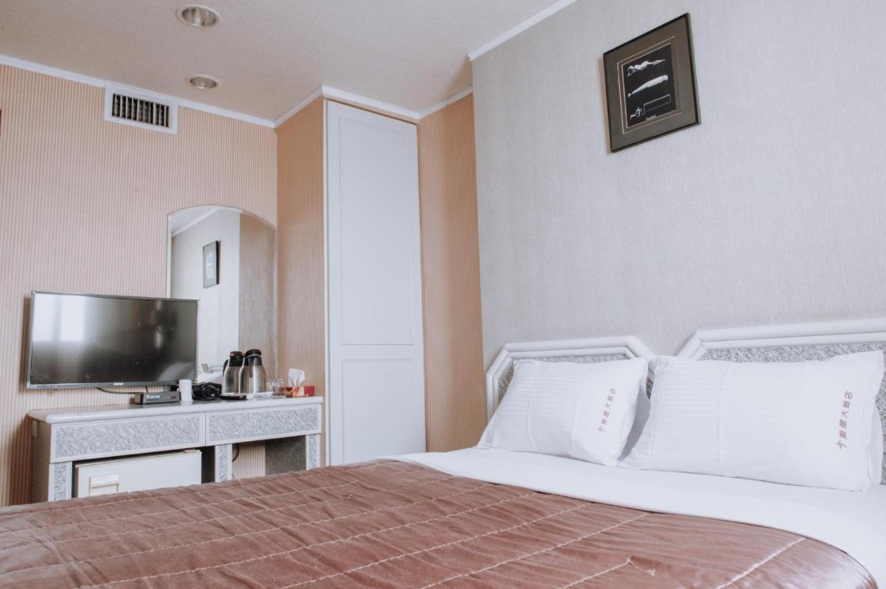 Tong Hsin Hotel Pingtung Zewnętrze zdjęcie