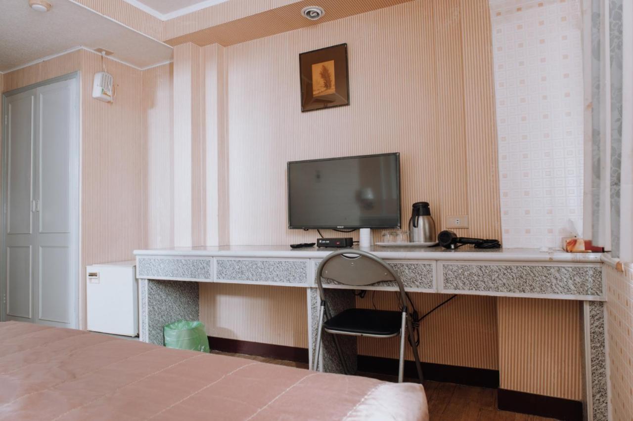Tong Hsin Hotel Pingtung Zewnętrze zdjęcie