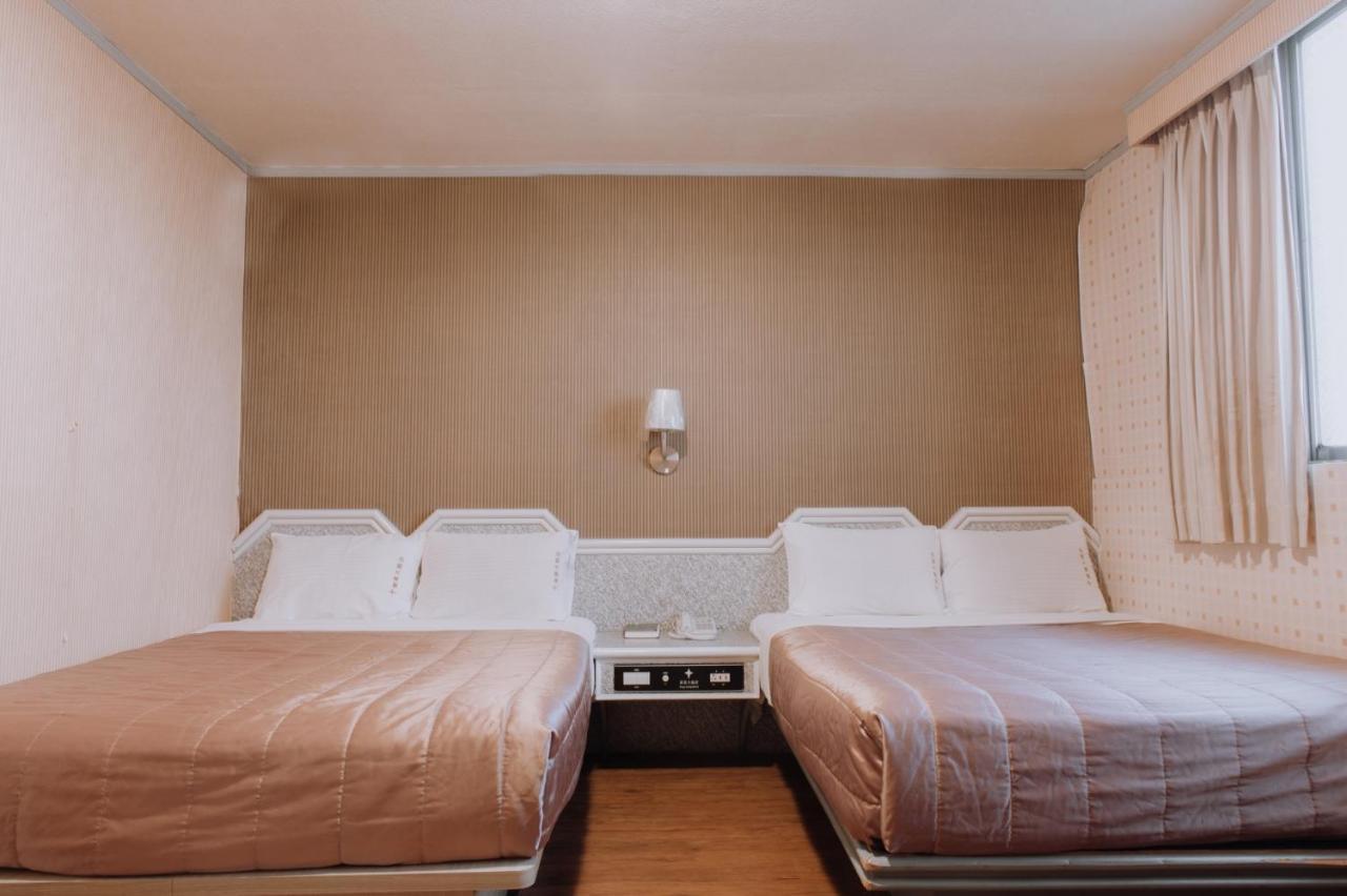 Tong Hsin Hotel Pingtung Zewnętrze zdjęcie